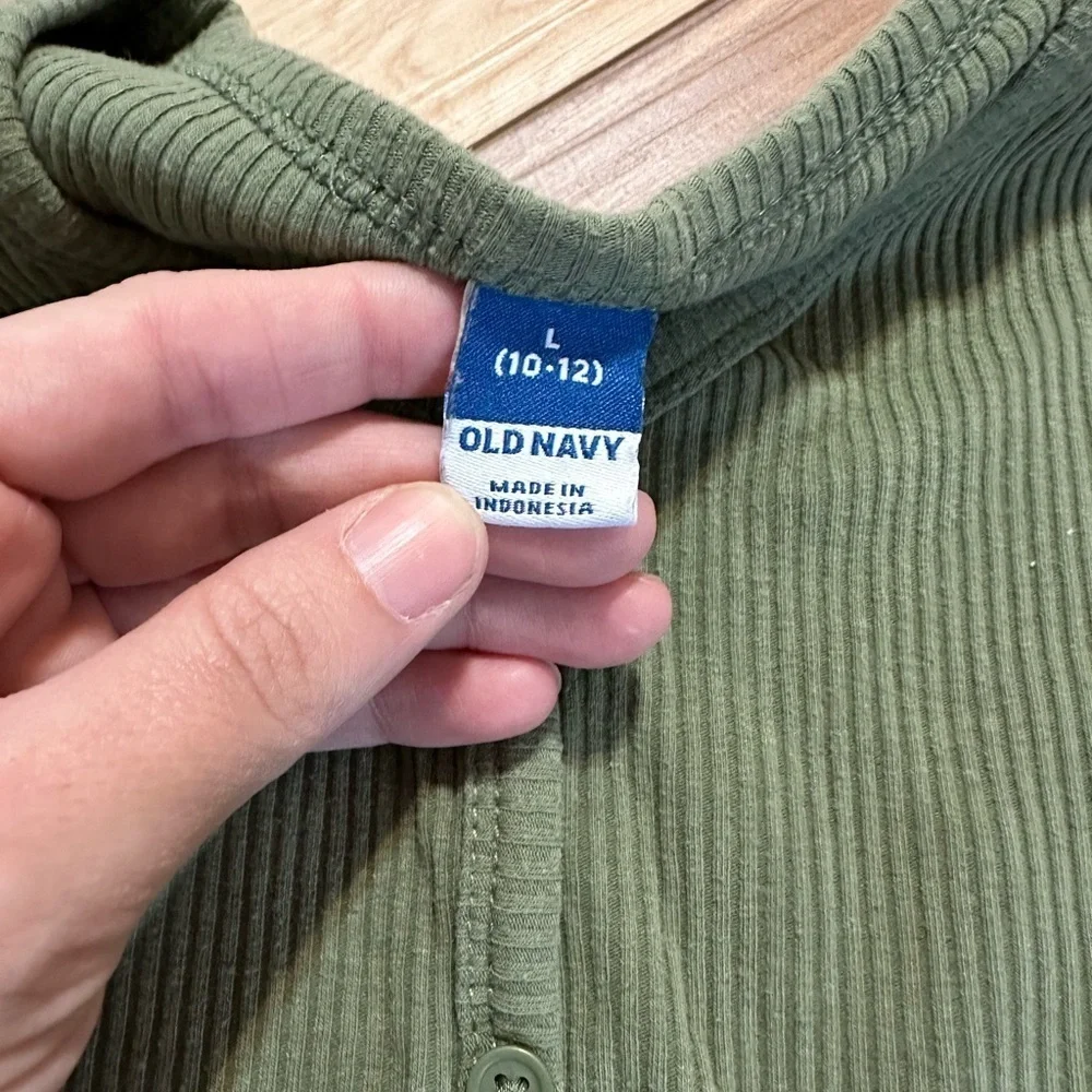 Old Navy short sleeve shirt